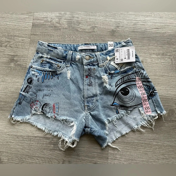 Zara Pants - Zara painted shorts Sz 00 or XXS street wear cool girls only NWT
